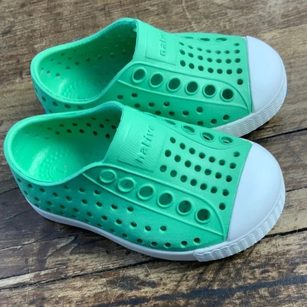 Native Jefferson Slip on sneakers size‎ 4